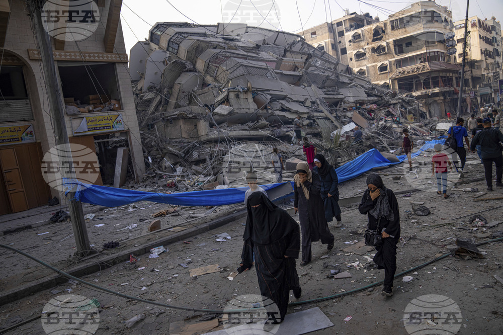 Агенцията на ООН за подпомагане на палестински бежанци заяви, че девет нейни служители са били убити при израелски удари в Газа