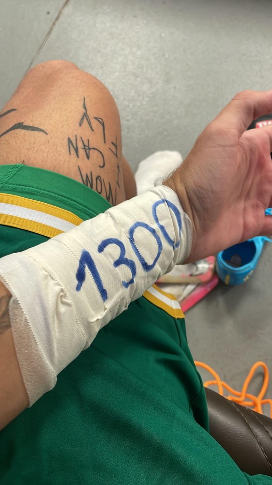 Български футболен национал почете жертвите в Израел