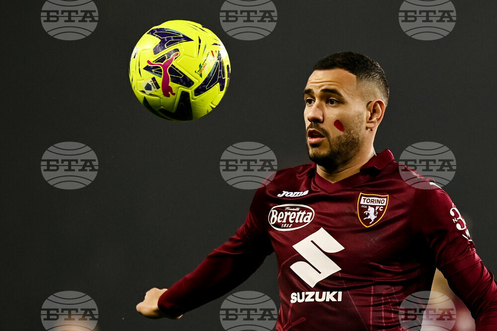 Парагвайският футболист Санабрия отрече да е наплюл Меси