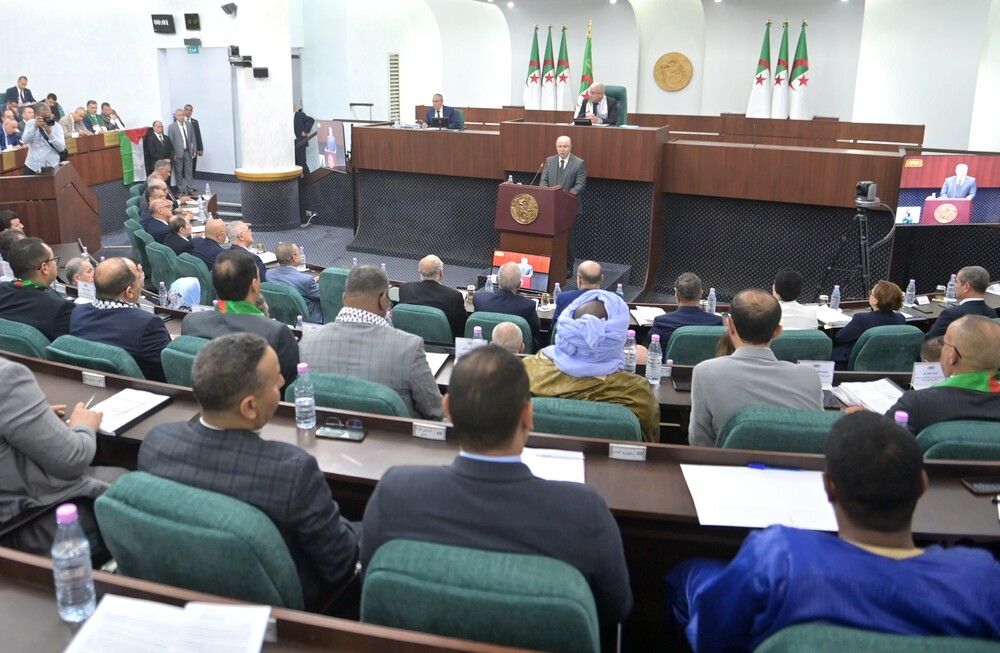 АПС: Правителството на Алжир продължава да изпълнява програмата на президента на страната