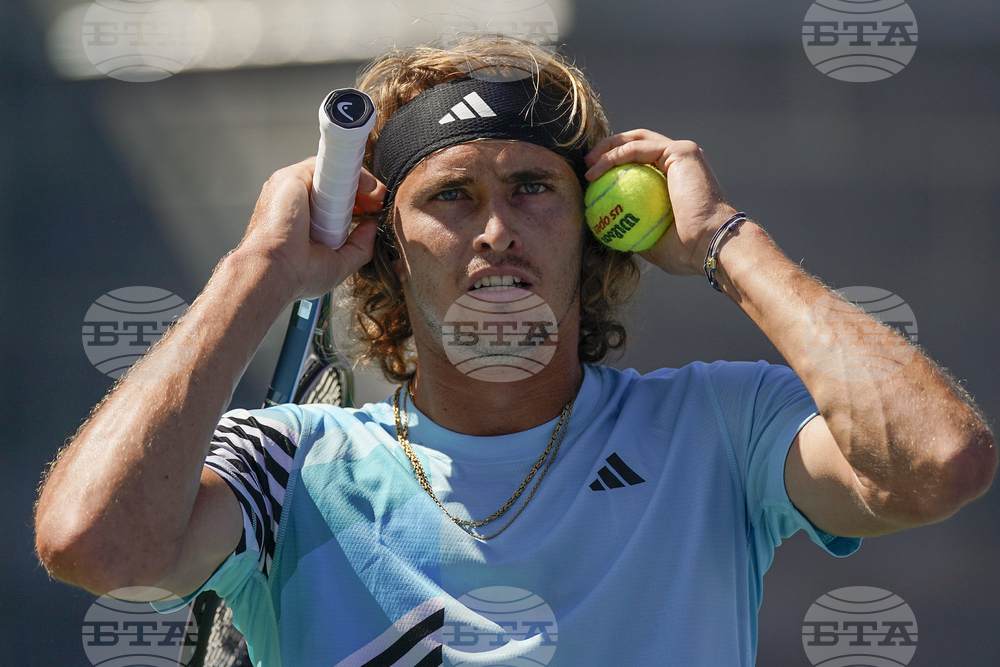 Александър Зверев отпадна в първия кръг на турнира в Токио