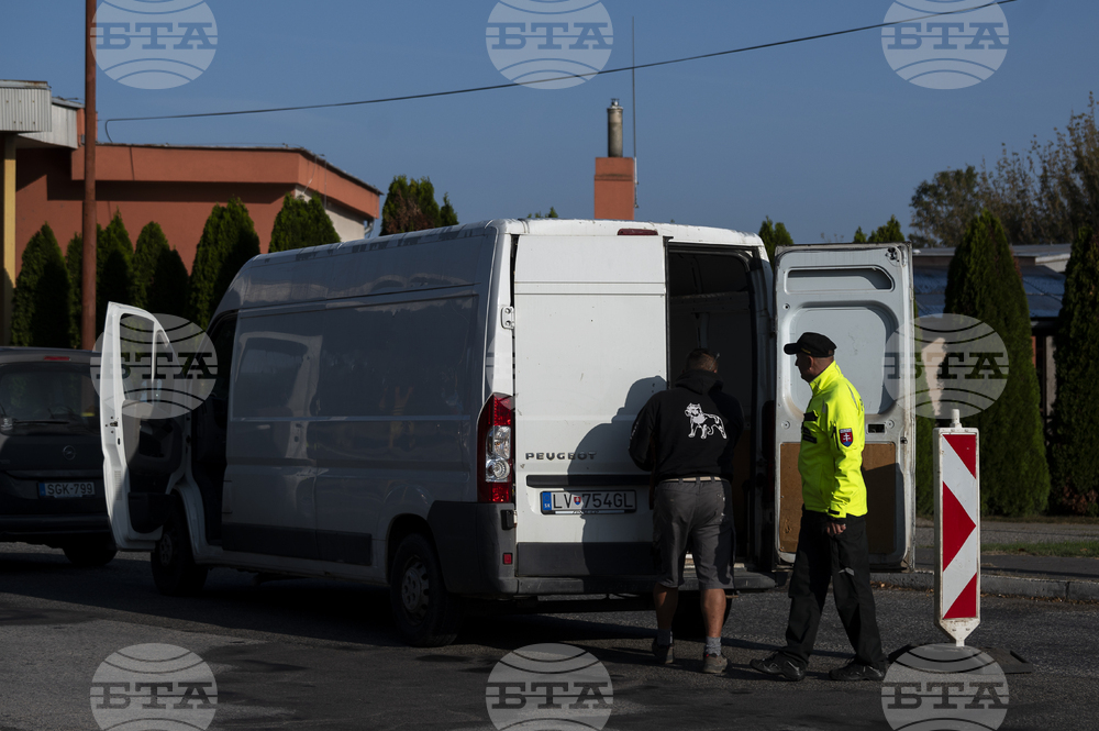 Словакия удължава контрола по границата с Унгария до ноември