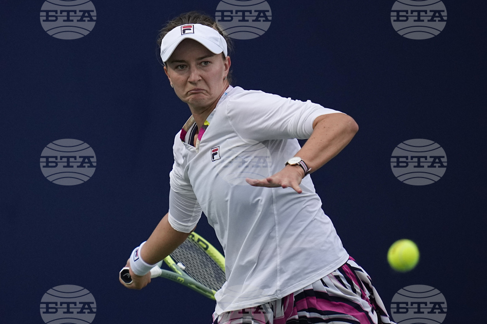 Чехкинята Крейчикова и китайката Чжън ще играят на финала на турнира по тенис за жени в Чжънчжоу