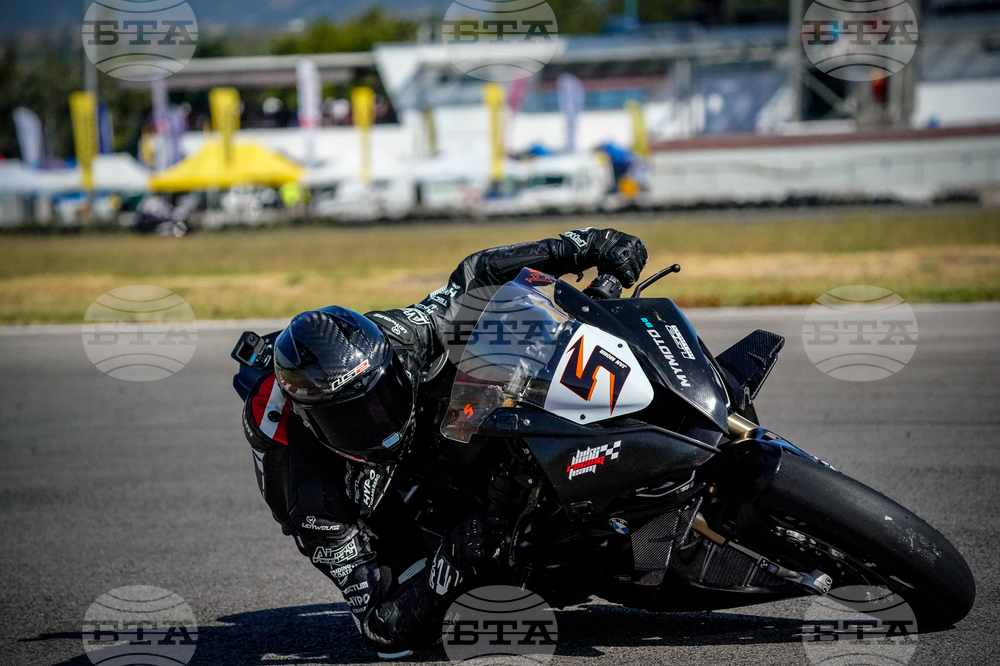 България спечели отборната титла в първия ден на Балканското първенство на писта в Серес