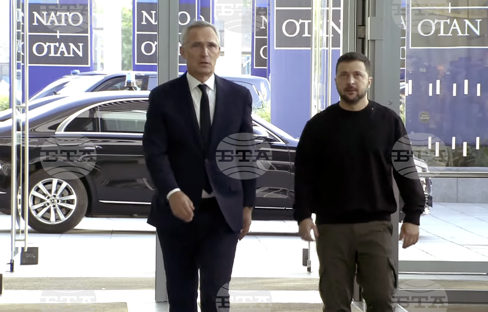 Зеленски иска от страните в НАТО далекобойни ракети