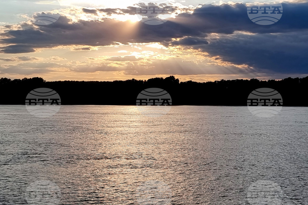 Поради ниското ниво на река Дунав фериботната платформа, обслужваща ГКПП „Оряхово“ – „Бекет“, не изпълнява курсове