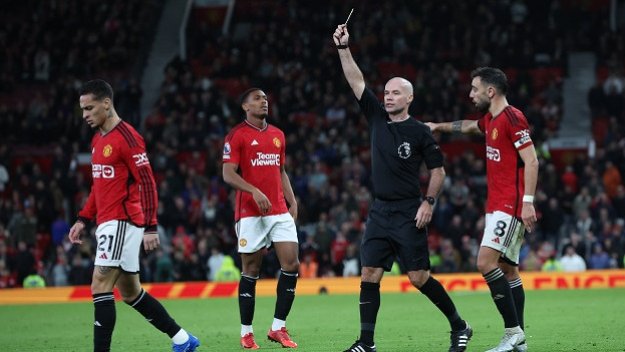 Нюкасъл разгроми с 3:0 Манчестър Юнайтед насред „Олд Трафорд“