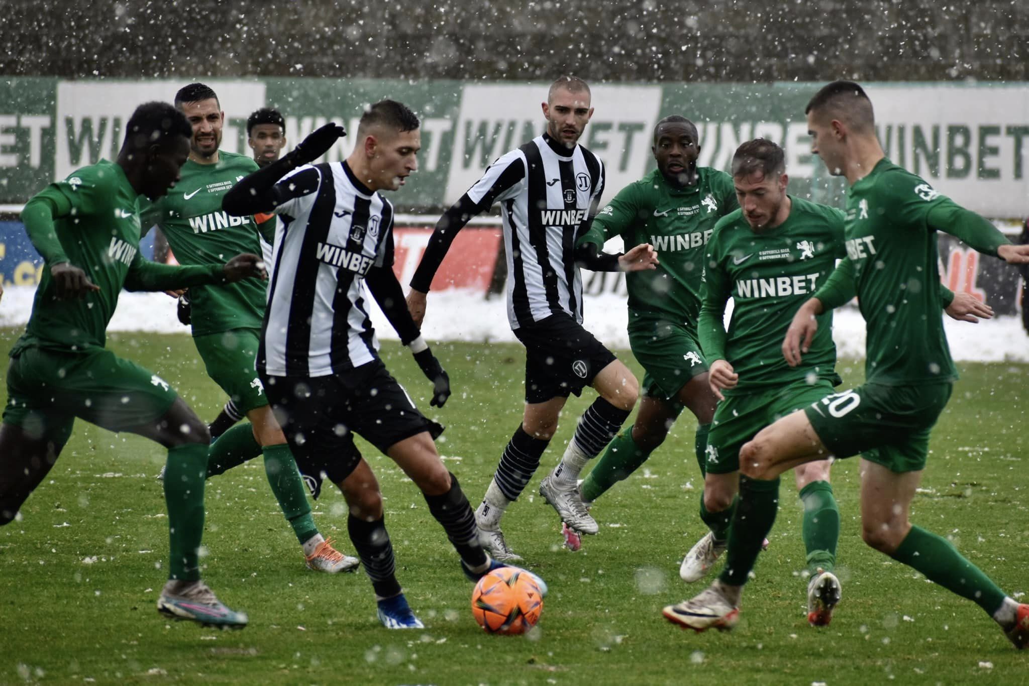 Ботев Враца се наложи с 2:0 над гостуващия Локомотив (Пловдив)