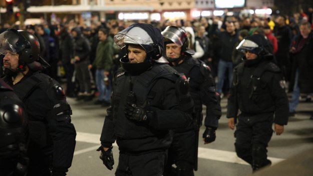 Протест срещу ръководството на БФС и Боби Михайлов в района на националния стадион