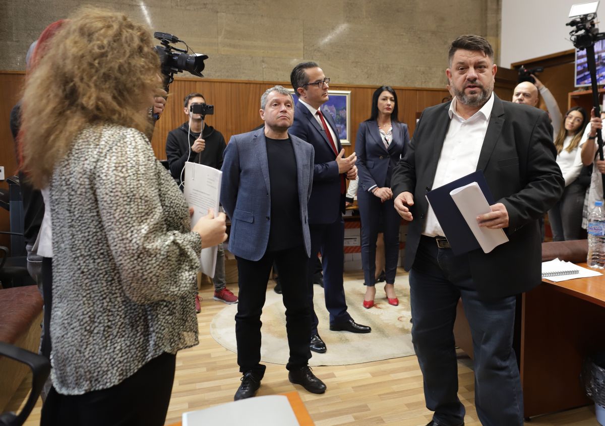 БСП, ИТН и „Възраждане“ внесоха вот на недоверие към правителството