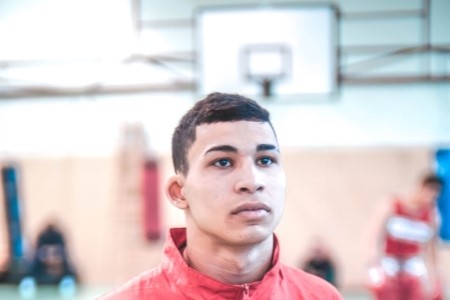 Радослав Росенов се класира за полуфиналите на европейското първенство по бокс за мъже до 22 години