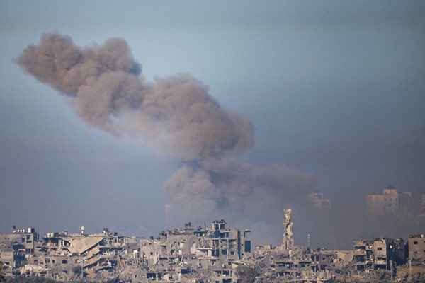 Израелски войници влязоха днес в най-голямата болница в Газа