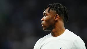 Защитникът на Тотнъм Дестини Удоджи се договори да продължи договора си с клуба