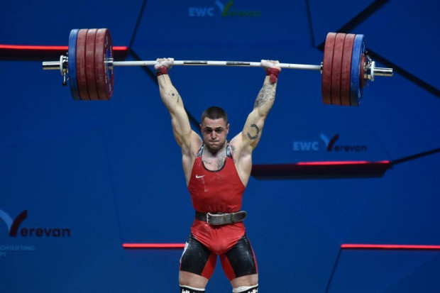 Българският щангист Карлос Насар с титла и световен рекорд в Доха
