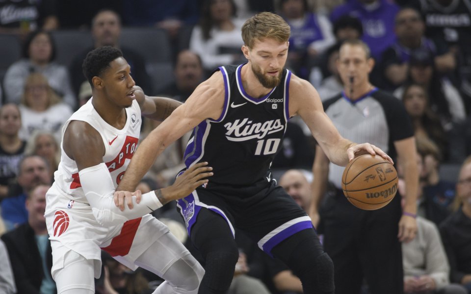 Сакраменто записа пореден успех, този път срещу Торонто Раптърс