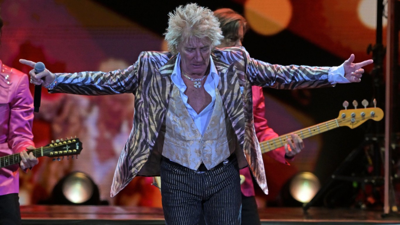 Род Стюарт заяви подкрепа за Украйна, след като бе освиркван на концерт в Германия