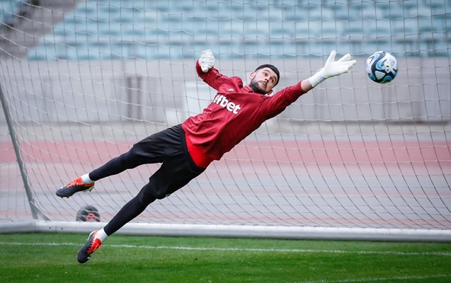 Национален вратар премина в „Абърдийн“