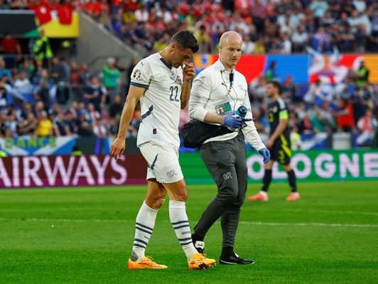 Швейцарски национал като Мбапе – и Фабиан Шер със счупен нос