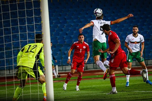 България вкарва 4 гола в дебюта на грузинскиявратар герой