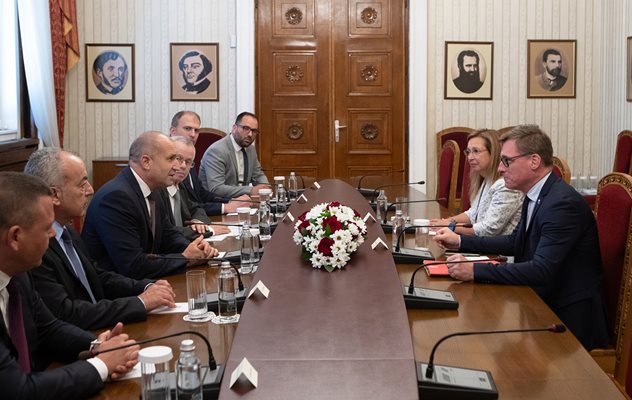 Радев: Ако социално-икономическата среда у нас е по-добра, повече млади хора ще останат в България