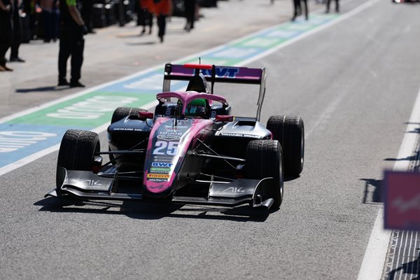 Никола Цолов 10-и в квалификацията от Формула 3 в Австрия