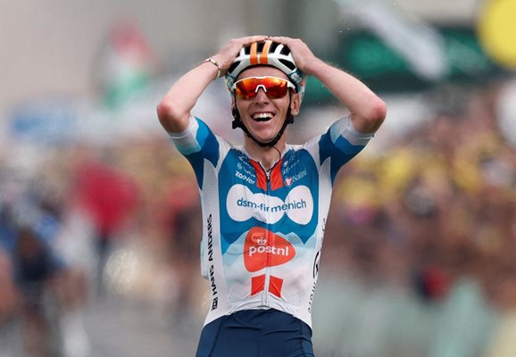 Френски ветеран изненада с атака и облече жълтата фланелка в „Тур дьо Франс“