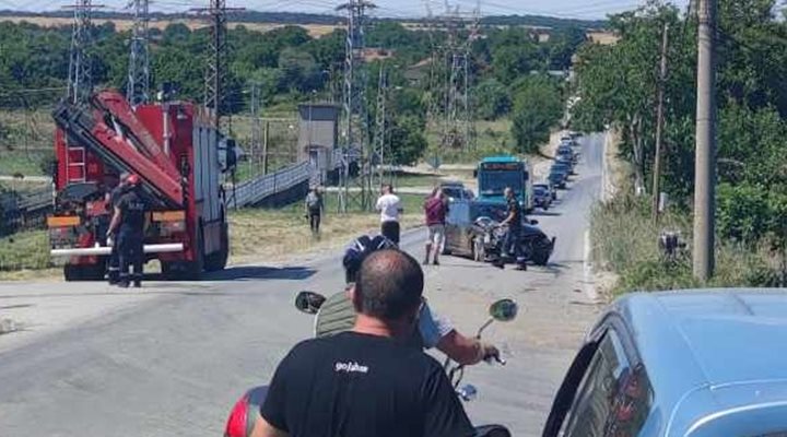 Трима са ранени в жесток сблъсък на входа на Горна Оряховица