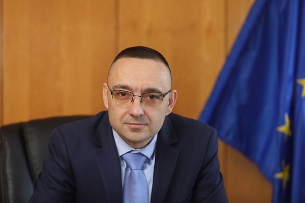 Огнеборци реагират средно на около 200 сигнала в денонощието