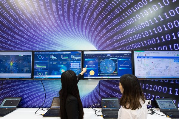 Радио Китай: Сериозен ръст на индустрията за услуги за софтуер и информационни технологии отчита Китай