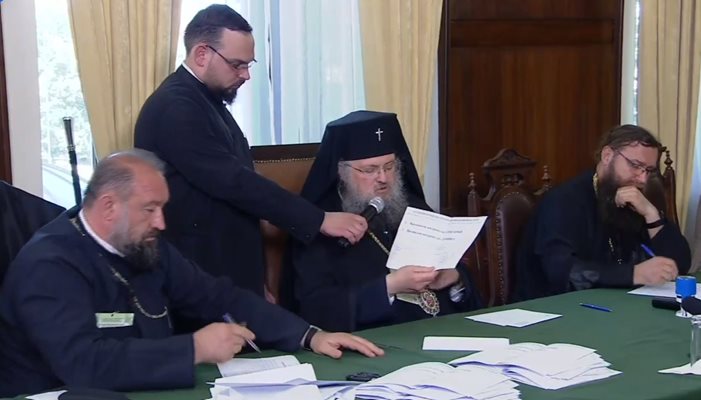 Даниил е новият патриарх с 69 гласа (Видео)