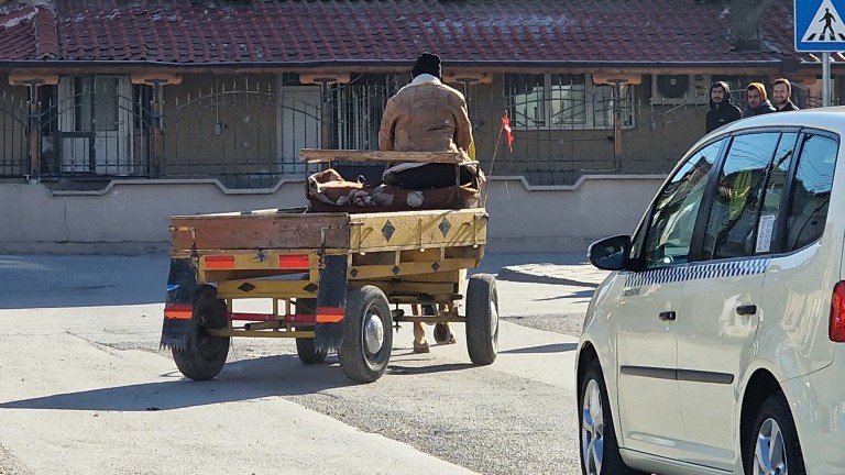 Катастрофа между каруца и кола прати жена в болница в Плевенско