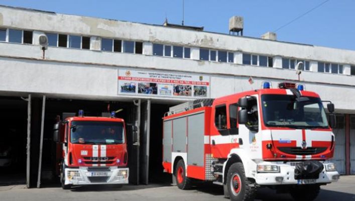 Пожар край резиденцията на Доган в парк „Росенец“