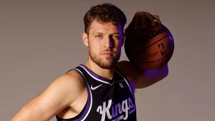 Президентът на „Торонто“: Още преговаряме с Везенков