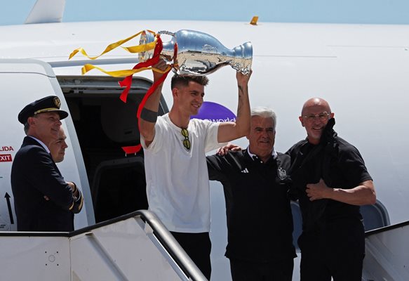 Мората се прави на Анчелоти на купона на Испания, но с цигара