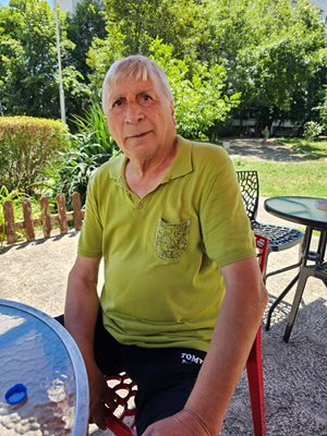 Певецът на четвъртите в света се бори с рак