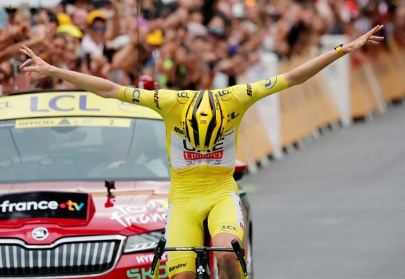 Тадей Погачар постави рекорд и си осигури трета победа в обиколката на Франция