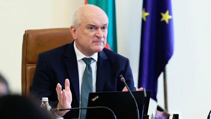 Димитър Главчев ще отговаря на въпроси на граждани на живо във фейсбук във вторник