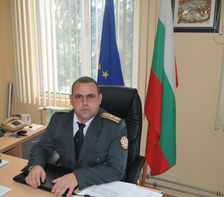 Пожар гори до село Цапарево край Струмяни, няма опасност за хората засега