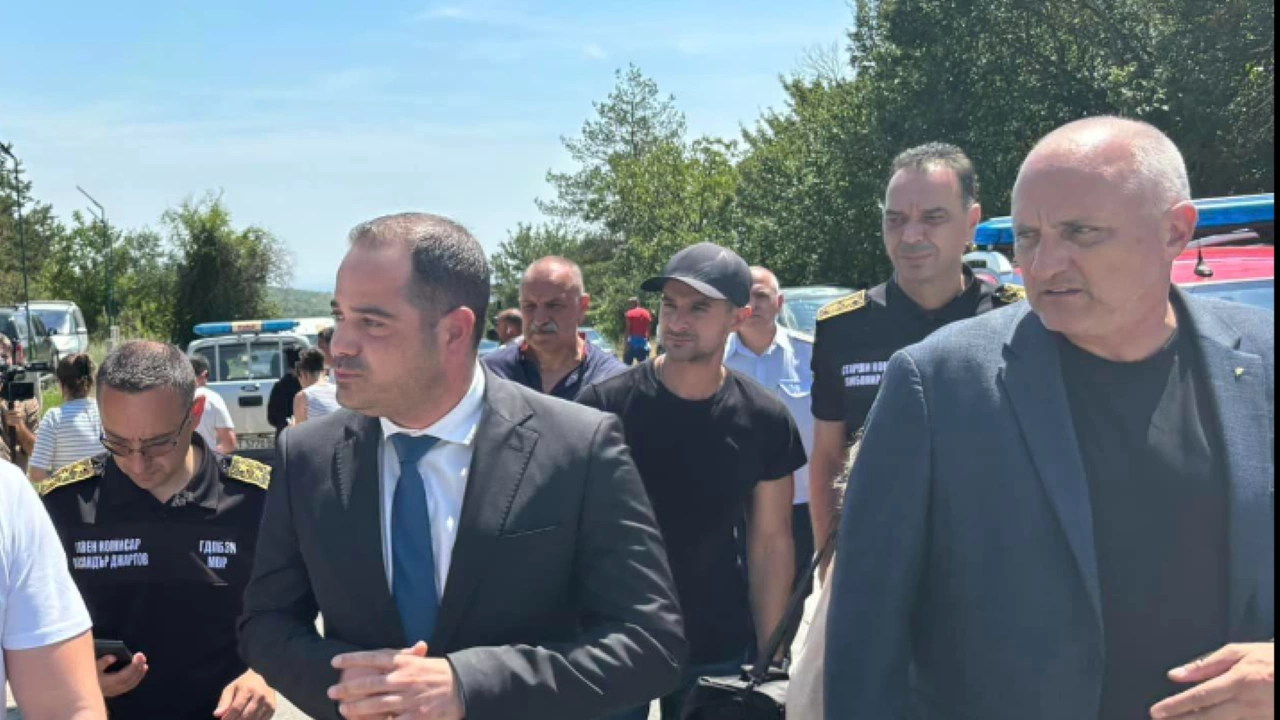 Калин Стоянов: Не е локализиран пожарът в района на Беклемето, положението е много тежко