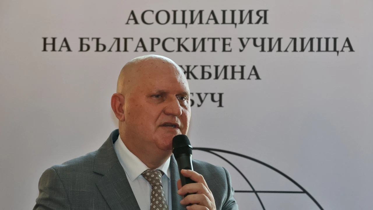 Министър Цоков: С нови програми подкрепяме над 38 000 български деца в неделни училища в чужбина