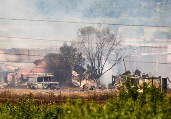 Военни ще извозят на безопасно място невзривената пиротехника от склада в Елин Пелин