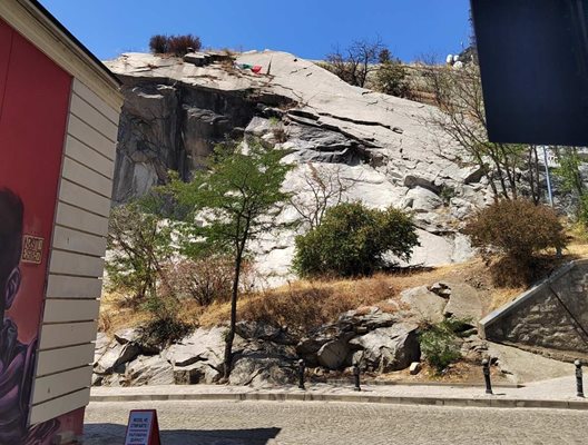 Изчистиха графитите от Сахат тепе в Пловдив