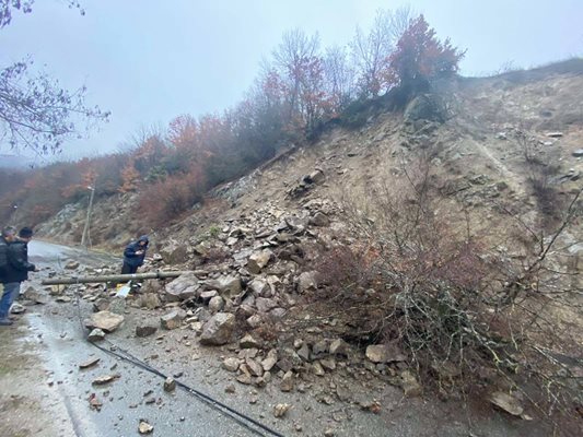 Индия построи нов мост, за да спасява бездстващи след пороите