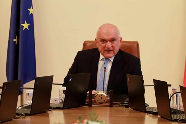 Главчев и регионалният министър отиват на проверка на ГКПП Русе-Гюргево