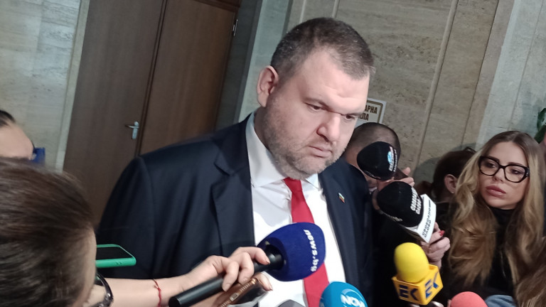 Делян Пеевски показа списък на касиерите в енергетиката