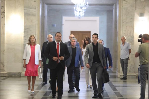 ИТН подаде ръка на „Възраждане“ за референдумите