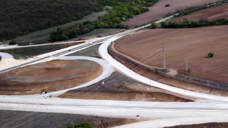 Докладват ускорени темпове за АМ „Хемус“