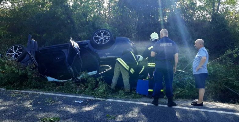 Джип се преобърна в канавка на път за Слънчев бряг, шофьорът е в реанимация с премазана ръка (Обновена)