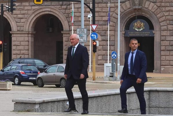 Димитър Главчев дойде на консултации при Радев