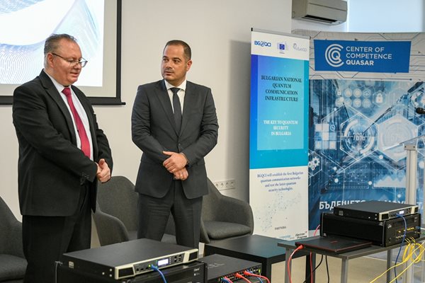 Много по-бърза и сигурна обмяна на данни в МВР – Калин Стоянов и БАН пуснаха квантово трасе (Обзор)